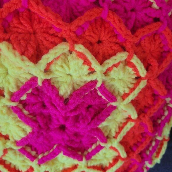 Handmade crochet reversible throw pillow - Picture 3 of 4